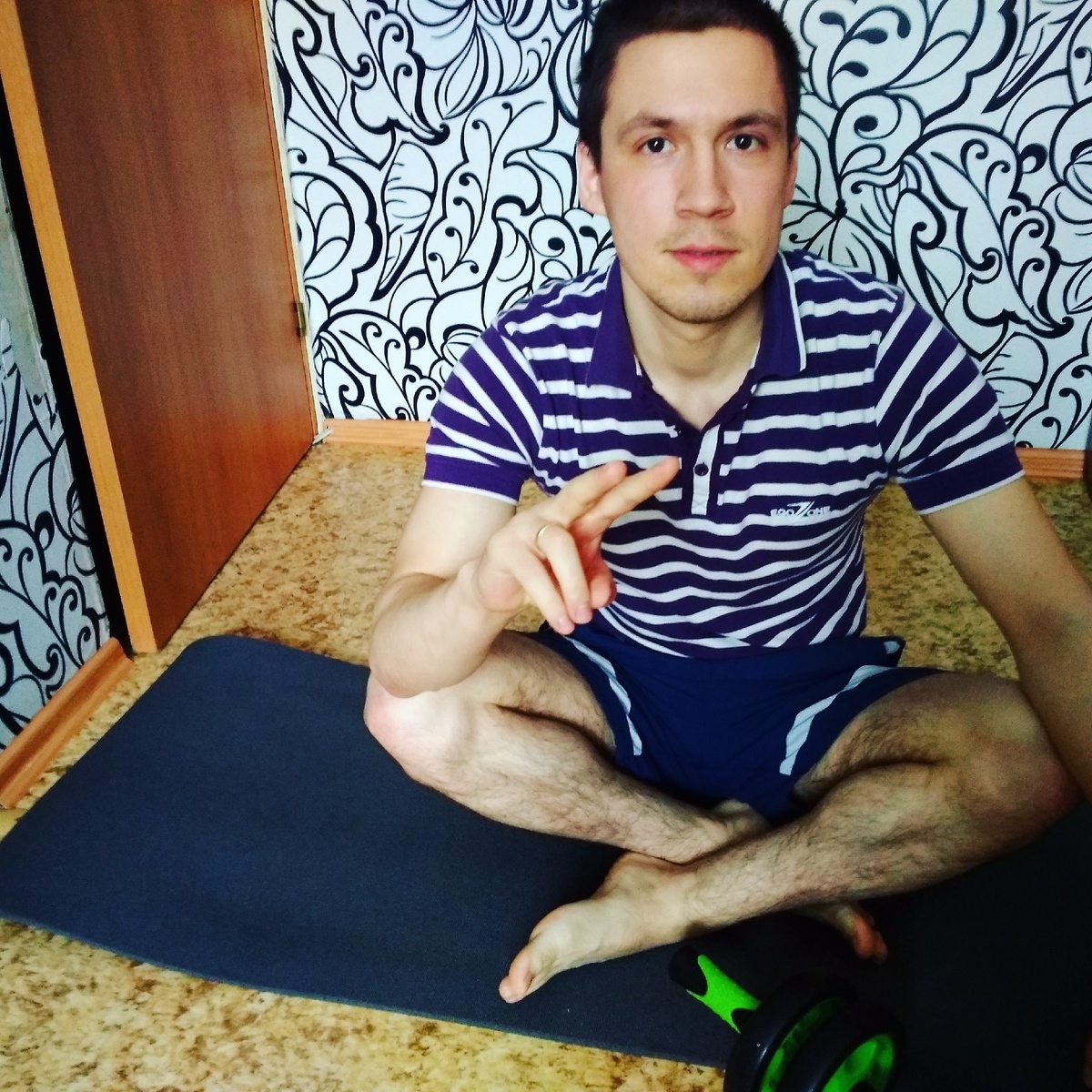 Неотъемлемая часть работы дома .Зарядка,разминка  😎