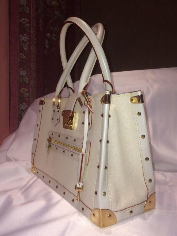 Представляется к продаже подлинная сумка LOUIS VUITTON , коллекция 2003 года " Suhali " редкая и дорогая 