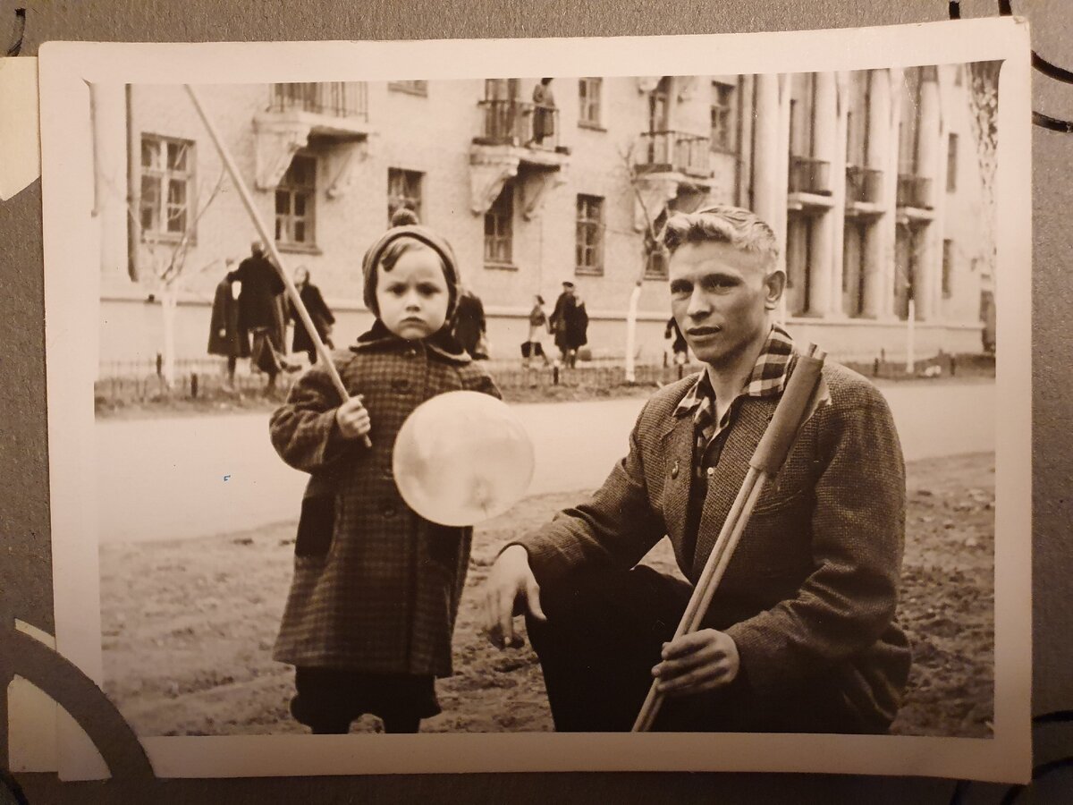 Сестра Вадима Надя с дядей и мамой. Архив семьи Г.