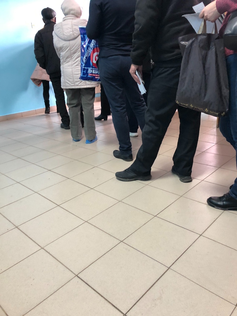 Очередь в регистратуру.