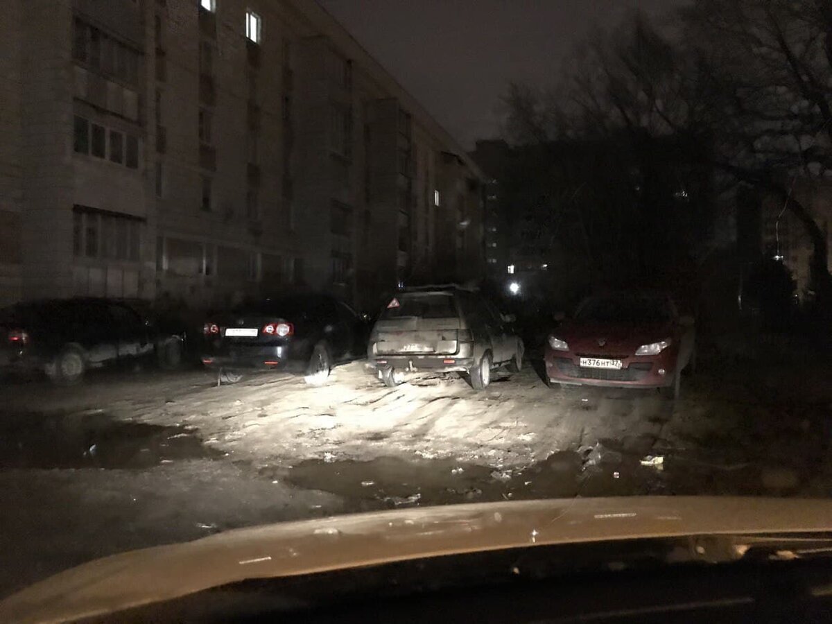 Повезло, что не утонул в грязи». Взгляд москвича на парковку в обычном дворе  Костромы | ЭКО ДРАЙВ | Дзен