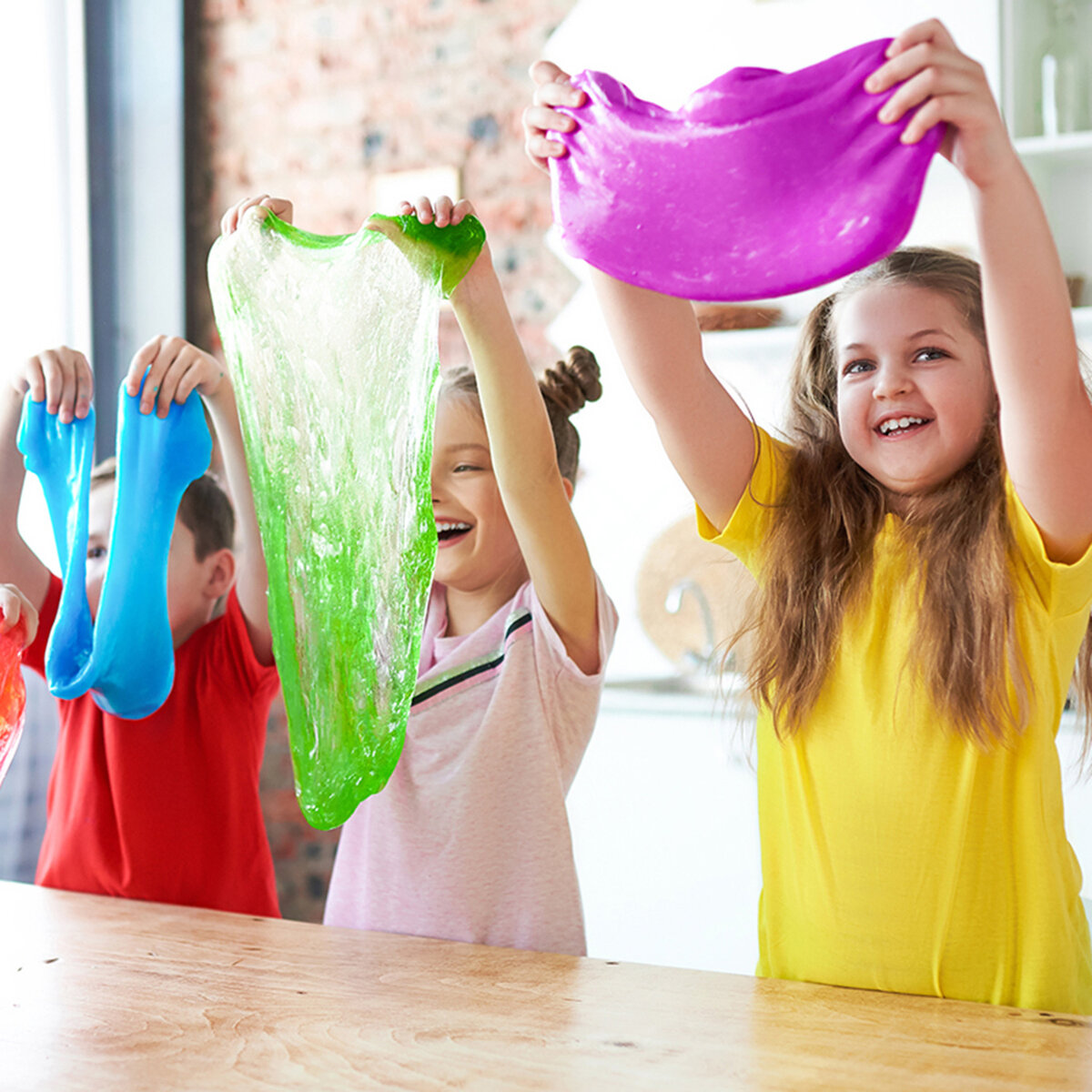 Дети со слаймом