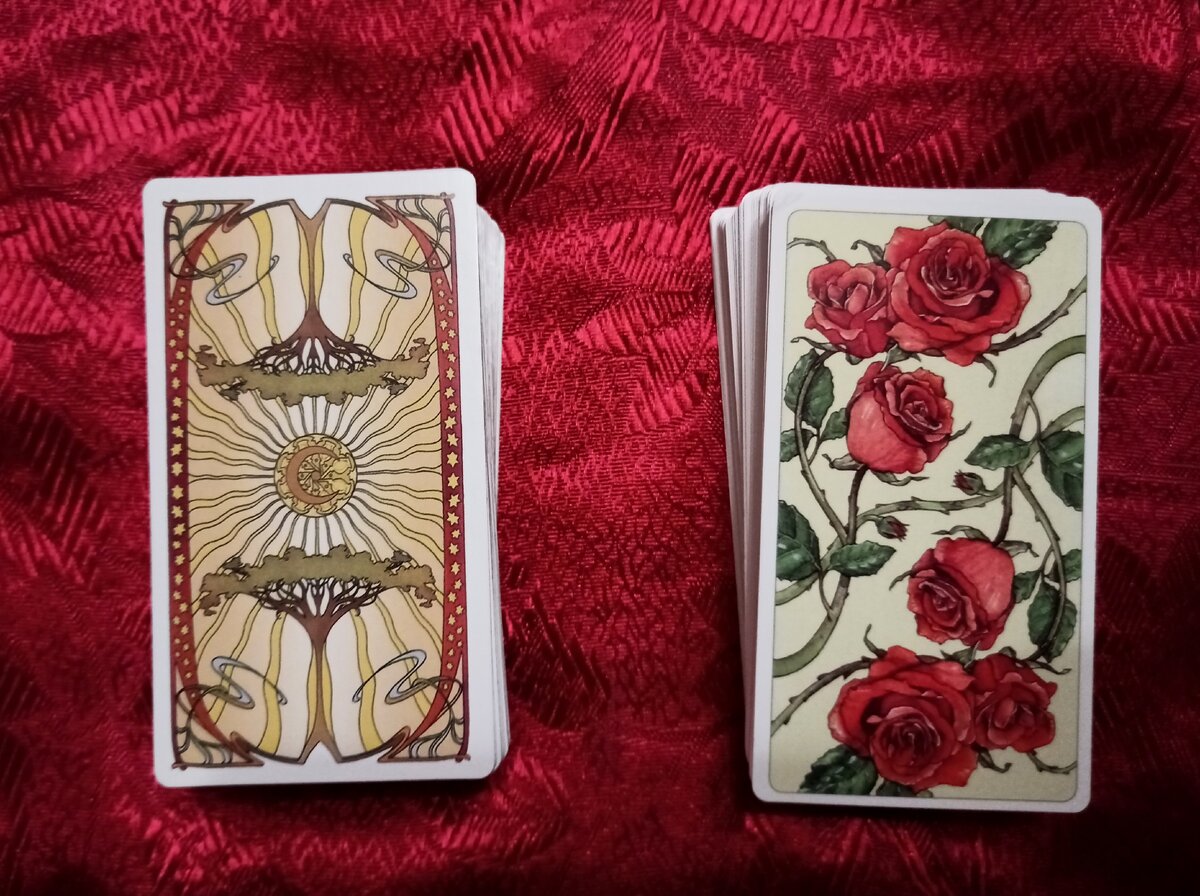 Расклад  вела на двух колодах