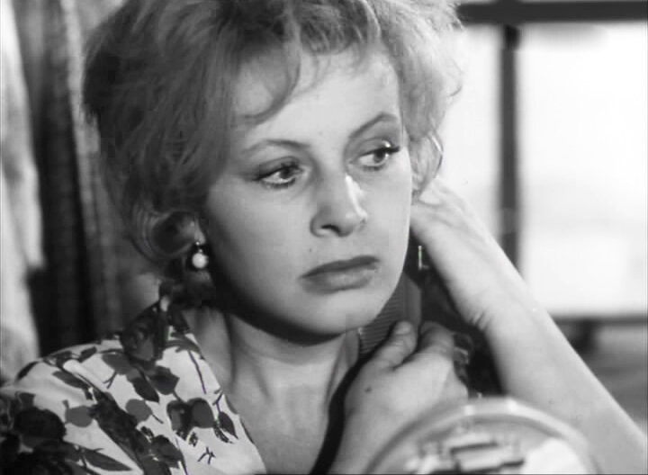 В начале 1950-х годов в советском кинематографе не было более громкого имени, чем имя актрисы Аллы Ларионовой. Фильмы с ее участием пользовались у зрителей огромной популярностью.-6