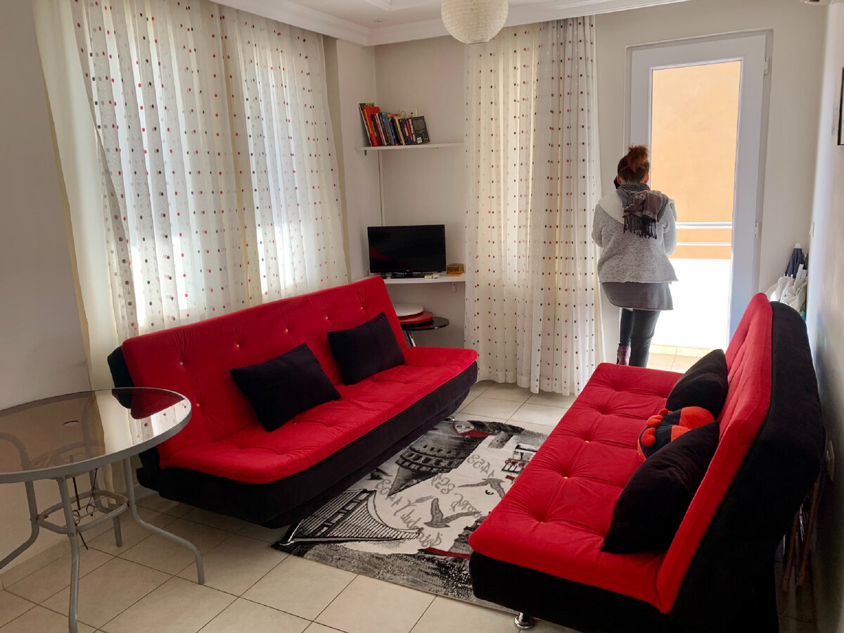 Гостиная с диванами, можно гостей принимать