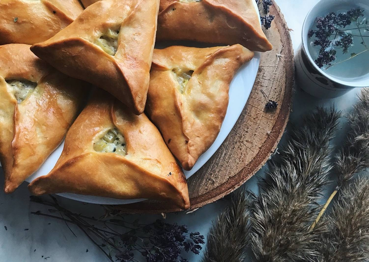 Татарская кухня кухни. Национальная Татарская кухня эчпочмак. Татарская самса эчпочмак. Татарские пирожки эчпочмак. Треугольник эчпочмак