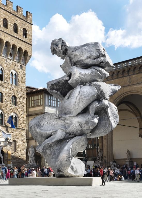 «Большая глина №4» появилась на Синьория во Флоренции [взято с сайта интернет-издания Strelka Mag].