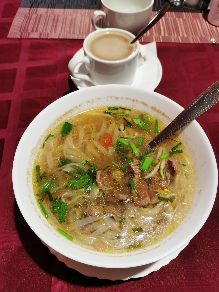 аппетитный внешний вид, наваристый бульон и приятная цена. Фото автора