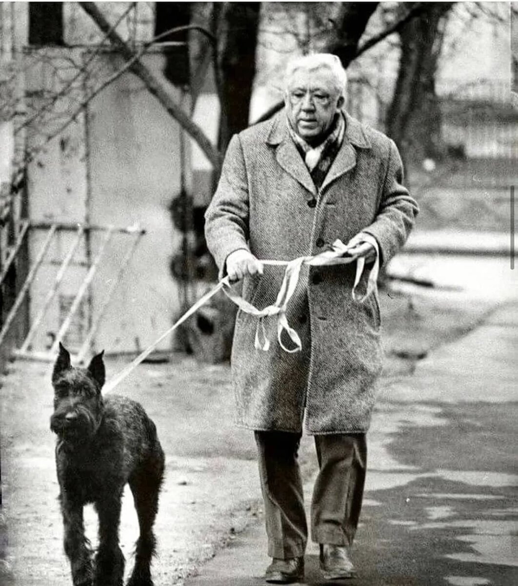 Юрий Владимирович Никулин и его ризеншнауцер Фёдор