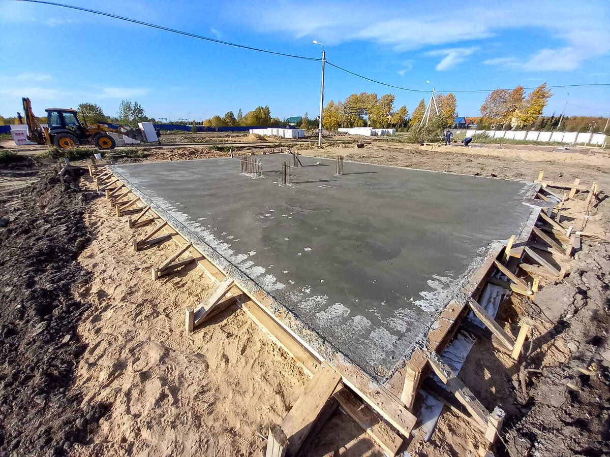 Монолит-Хаус. Фундамент дома в коттеджном поселке