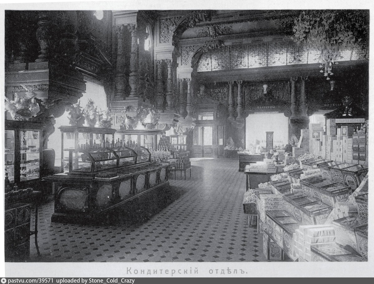 Кондитерский отдел в магазине Елисеева на Тверской улице, 1901. С сайта www.pastvu.com.