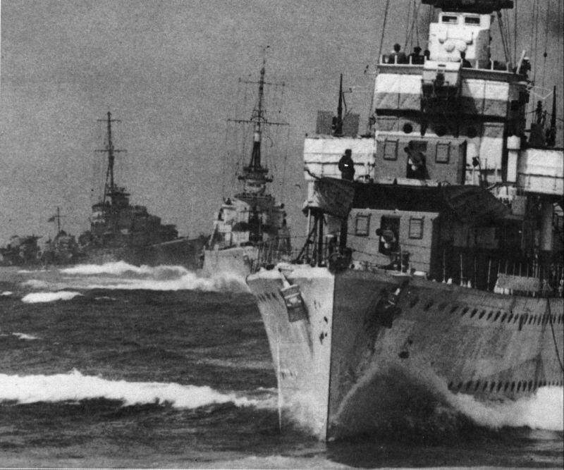 К операции был срочно подключён дивизион эсминцев коммодора Пайзи....