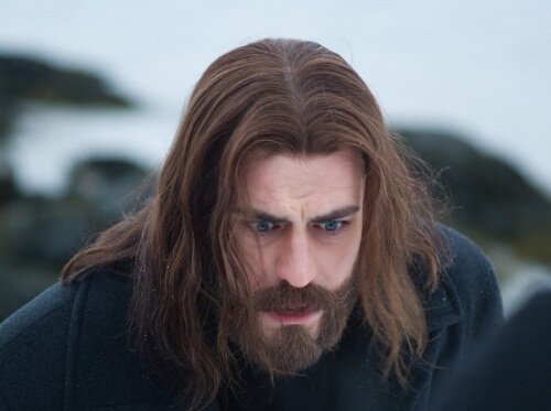 "Остров", вот здесь Дюжев красив! Может, потому что не рисуется? 