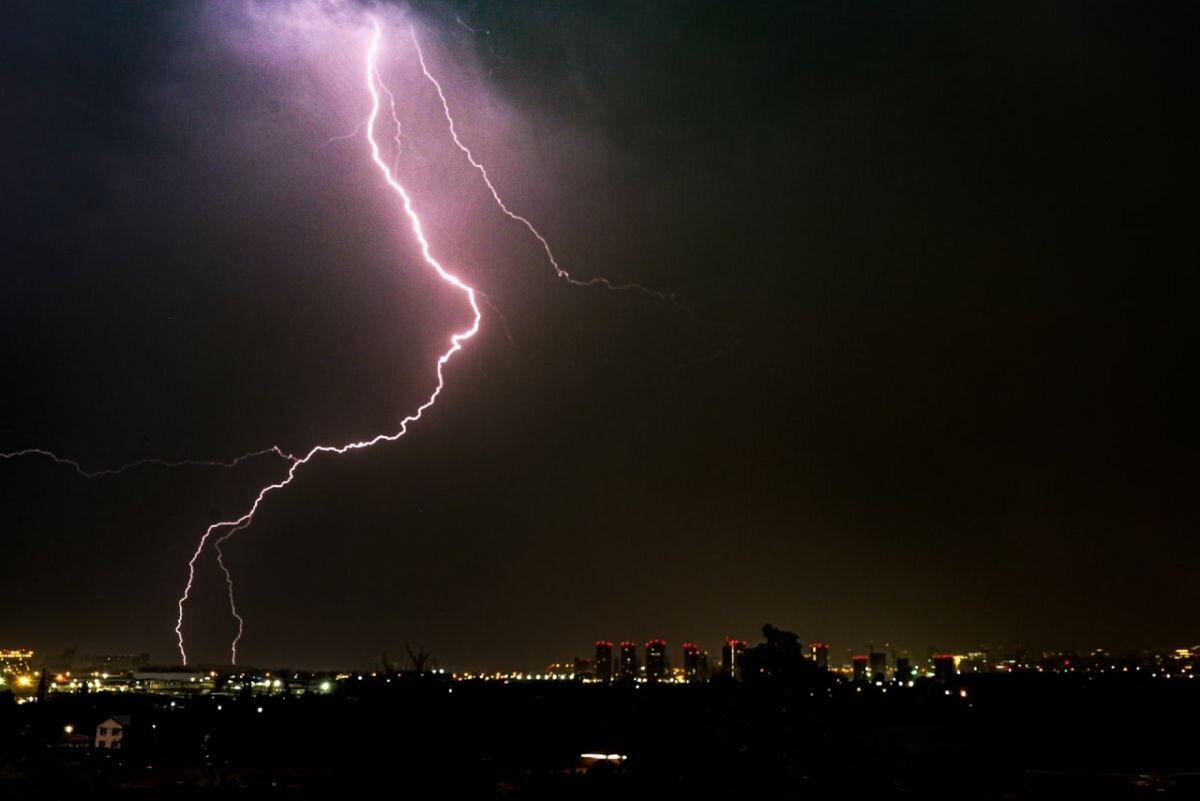    Экстренное предупреждение о непогоде продлили в Новосибирске до 2 июля