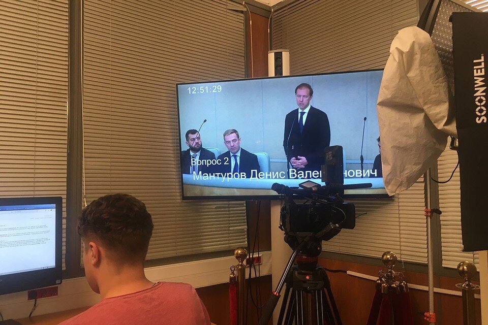     Журналисты с увлечением стенографировали выступление кандидата в вице-премьеры Эдвард ЧЕСНОКОВ