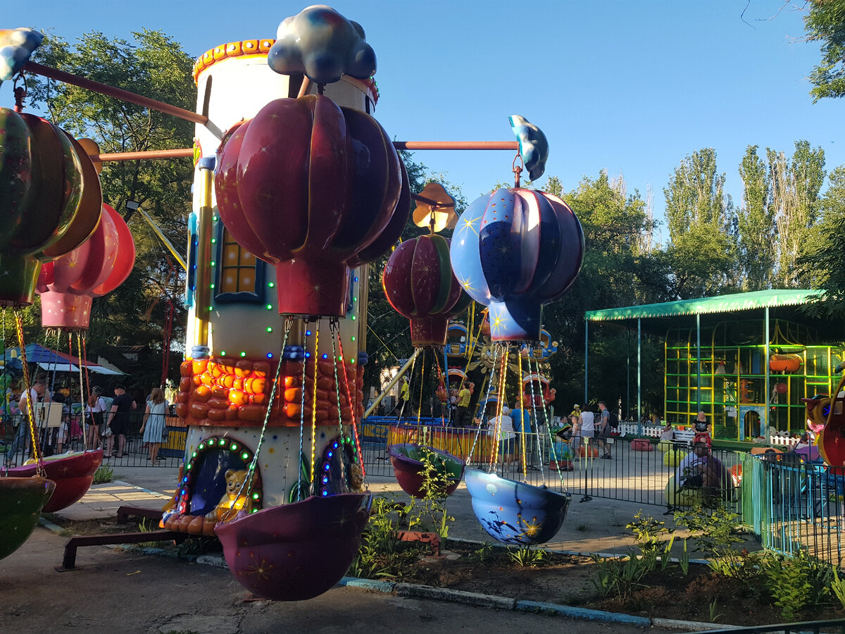 Феодосия. "Комсомольский парк". Парк аттракционов. Фото Анна Карпенко. 