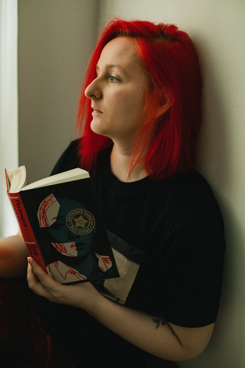 (Когда-то «Амфора» издавала ещё одну работу писательницы «Отель Ирис», но он не переиздавался с 2006, так что сегодня не о нём)