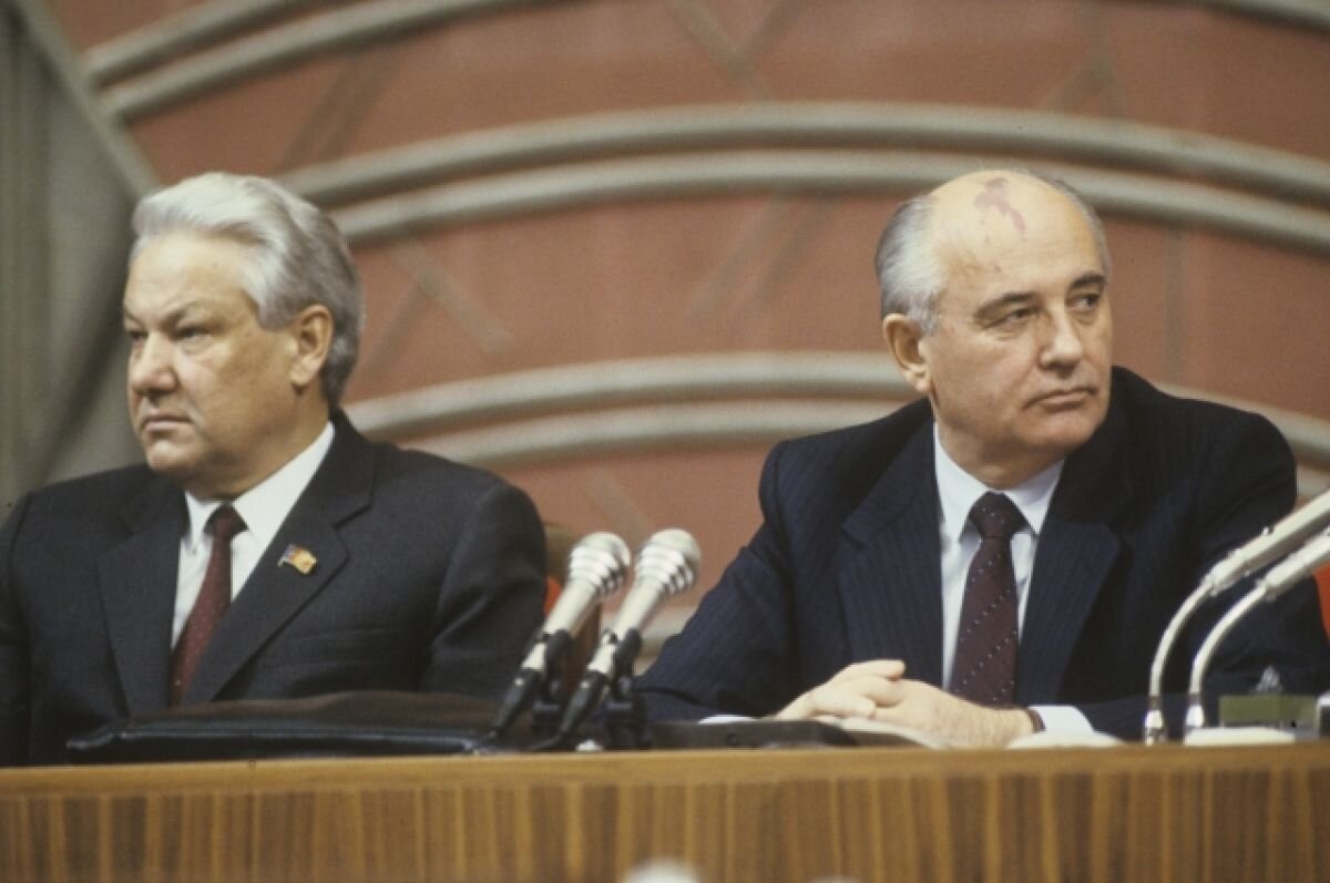 Вот так Ельцин и Горбачев видели направление развития страны - в разные стороны.