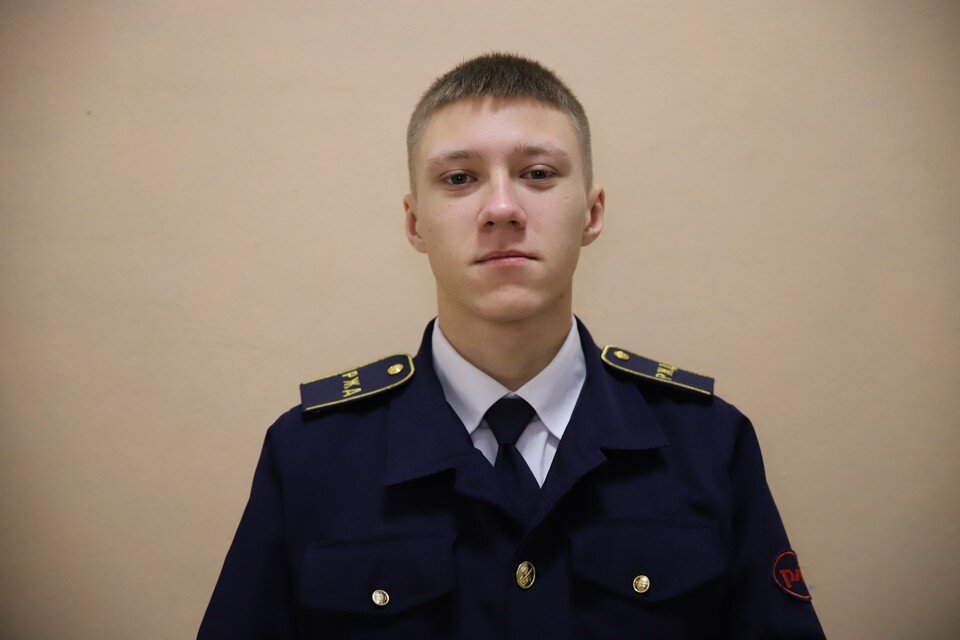     Виталий Долгих спас пенсионерку из-под колес поезда. Фото: Западно-Сибирская железная дорога