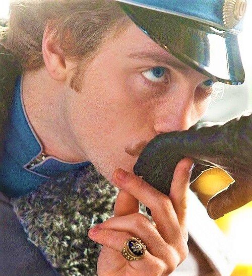 Ужинали в кафе или в баре. «Ну, зачем дома готовить, ты и так уже устала»