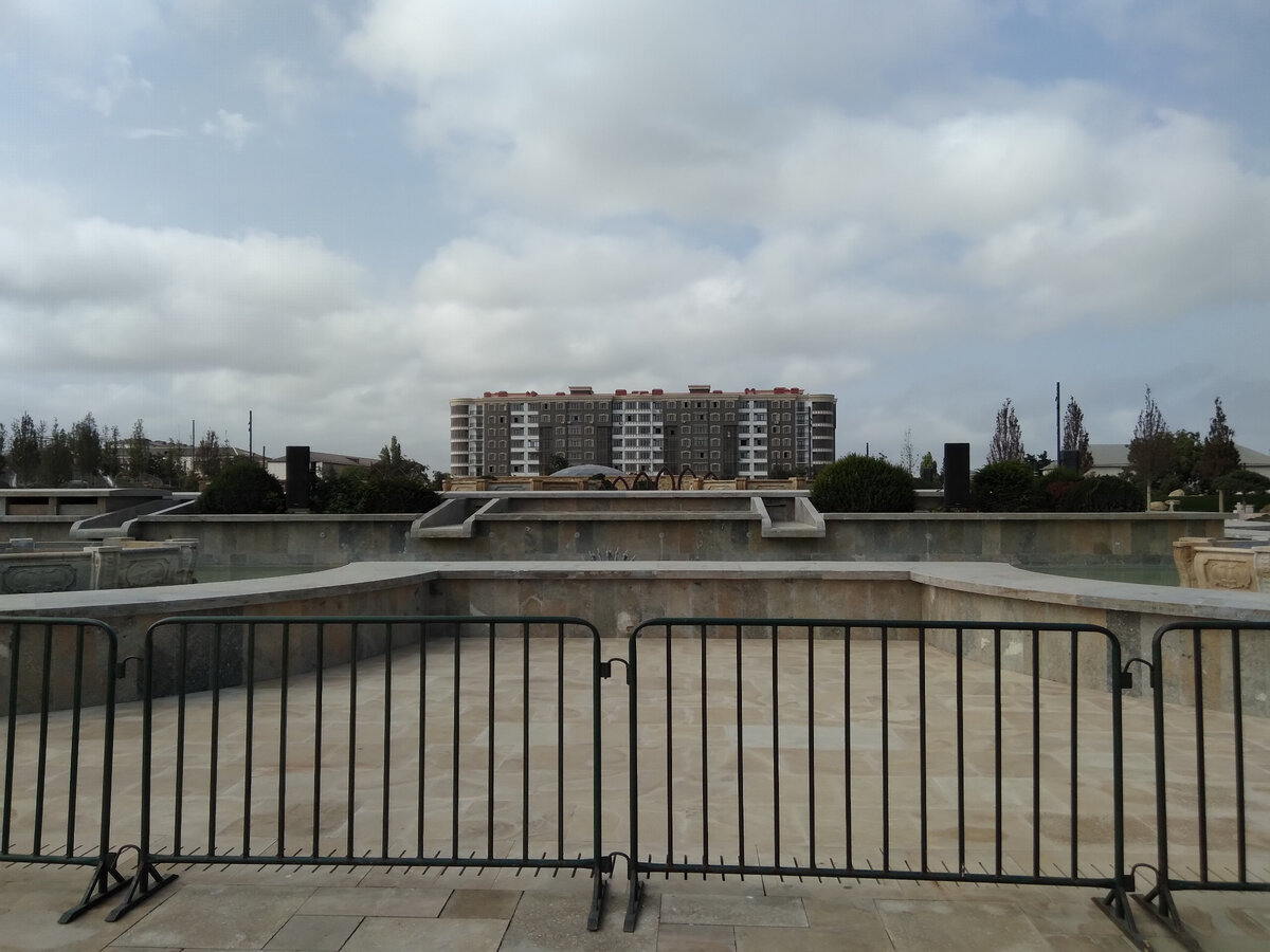 70-метровый фонтан в Парке Низами Гянджеви