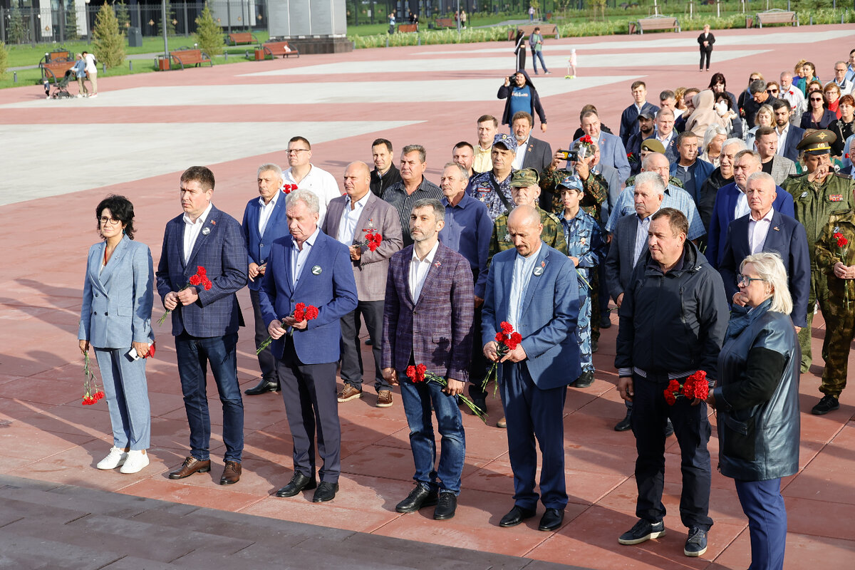 Открытки офицеров бывших не бывает. Офицерам посвящается. Спецназ вдв десантирование. Офицерам посвящается. Офицерам посвящается.