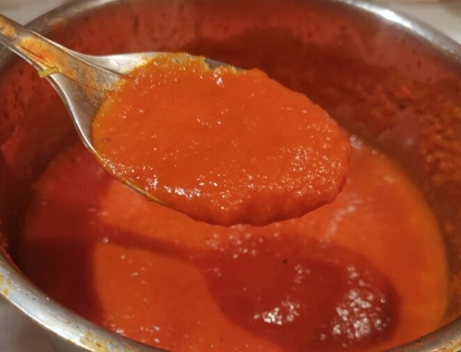 ...метод удачный рецепт соуса со сладким перцем. Да, соус отличный - вкусный, чуть остренький и чуть пряный, густой, красивого цвета, с настоящим ароматом помидорок. И - сладкого перца.-2