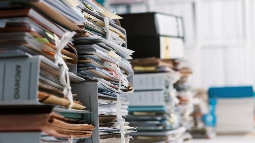 Хранение документов, как и другие процессы, состоит из ряда операций. Если не выполнять эти операции системно, последовательно и грамотно, то архива в компании не будет, а будет склад макулатуры.