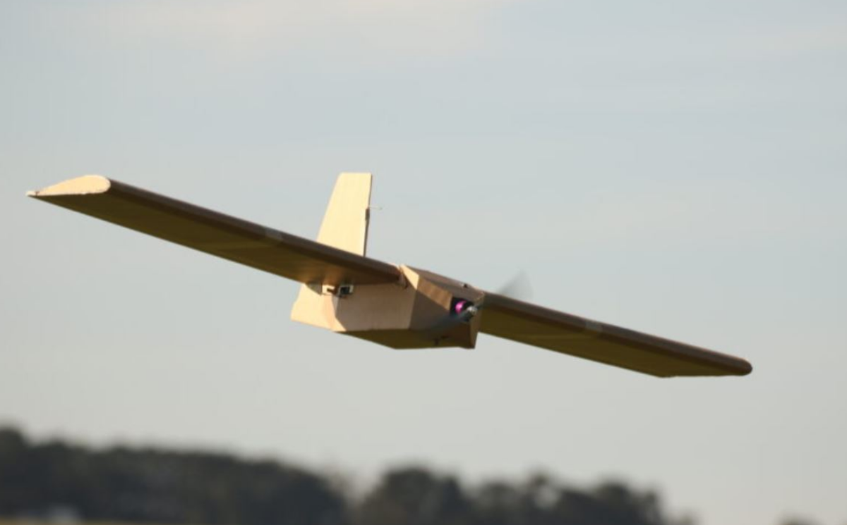 Вот такой австралийский дрон  Corvo (PPDS) может преодолевать более ста км и нести полезной нагрузки до 3 кг. Фото производителя SYPAQ Systems Pty Ltd 