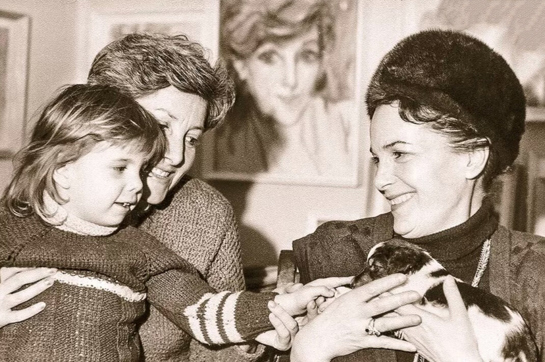 С сестрой Софией и её внучкой Аней, 80-е годы