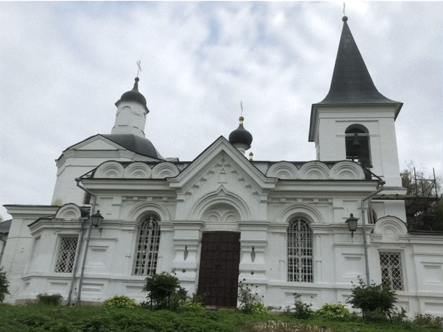 Храм Воскресения Христова стоит на Воскресенской горке 