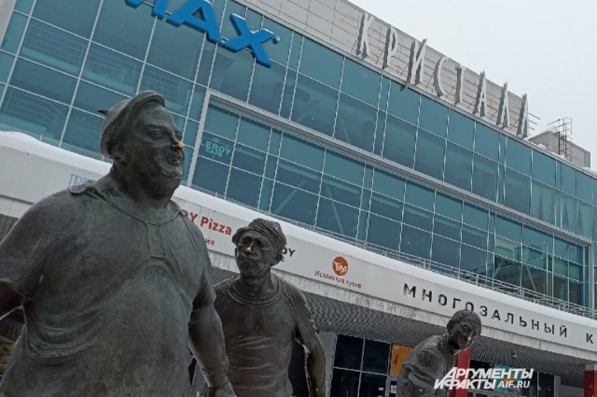     В залах планируется показывать фильмы школьникам.