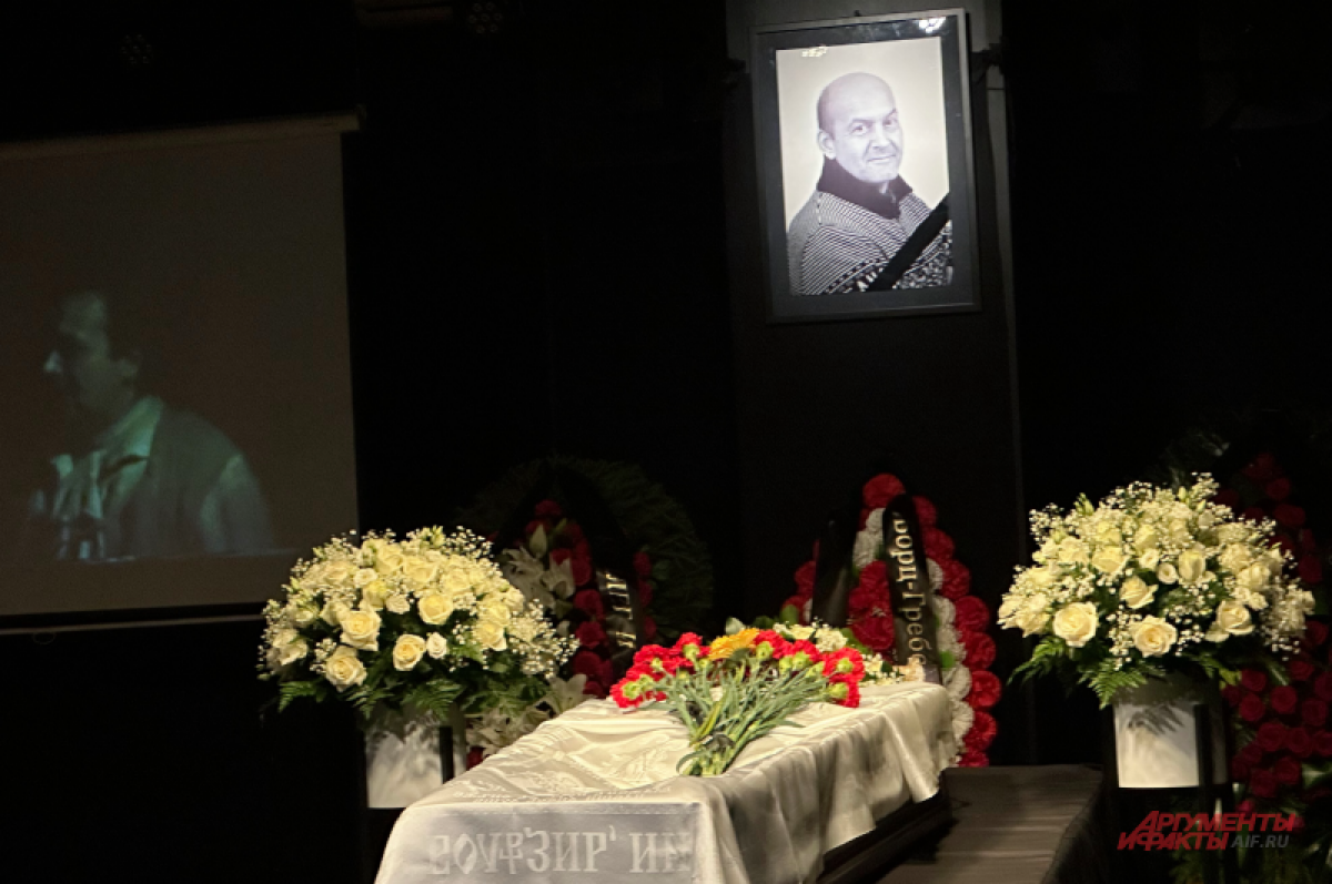 Самара простилась с Вячеславом Гвоздковым аплодисментами