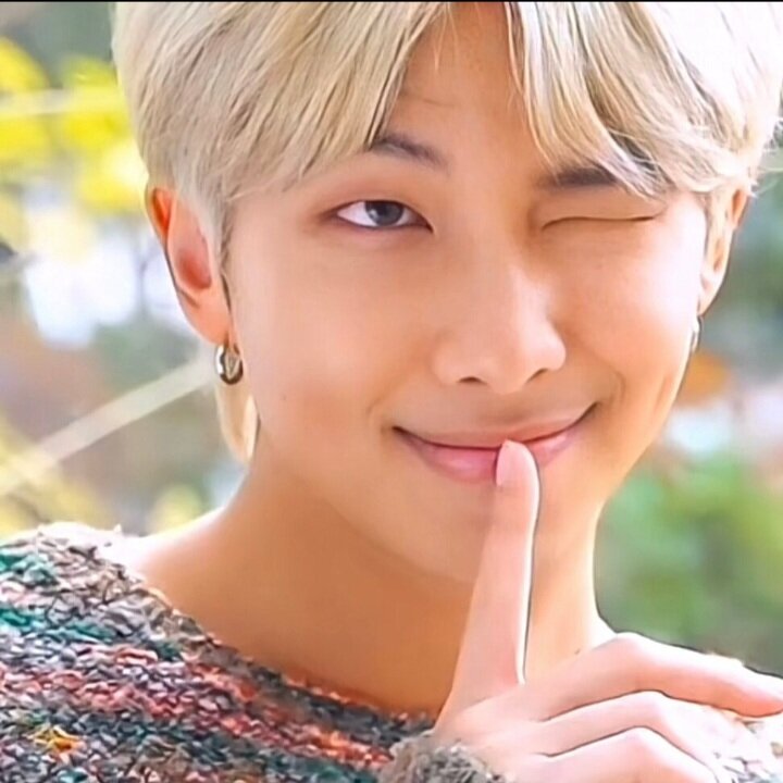 Игривый Намджуни)))