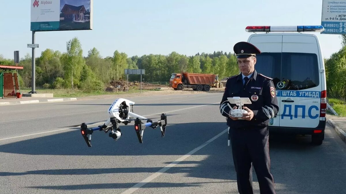     Удмуртия станет одним из 17 российских регионов, где Госавтоинспекция начнет использовать беспилотники, чтобы более эффективно штрафовать тех, кто выезжает на полосу встречного движения или на трамвайные рельсы. Об этом сообщает ТАСС со ссылкой на пресс-центр МВД России.