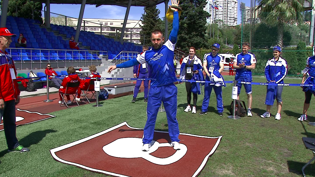 Спортивные люди. Труд работников спорта. Зож спорт. Зож спорт. Тяжелые физические нагрузки.