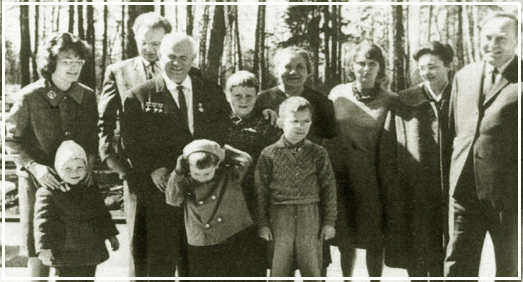 Алексей аджубей биография личная жизнь