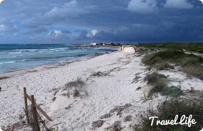 Один из красивейших пляжей Майорки является нудистким! Снимайте плавки и добро пожаловать!