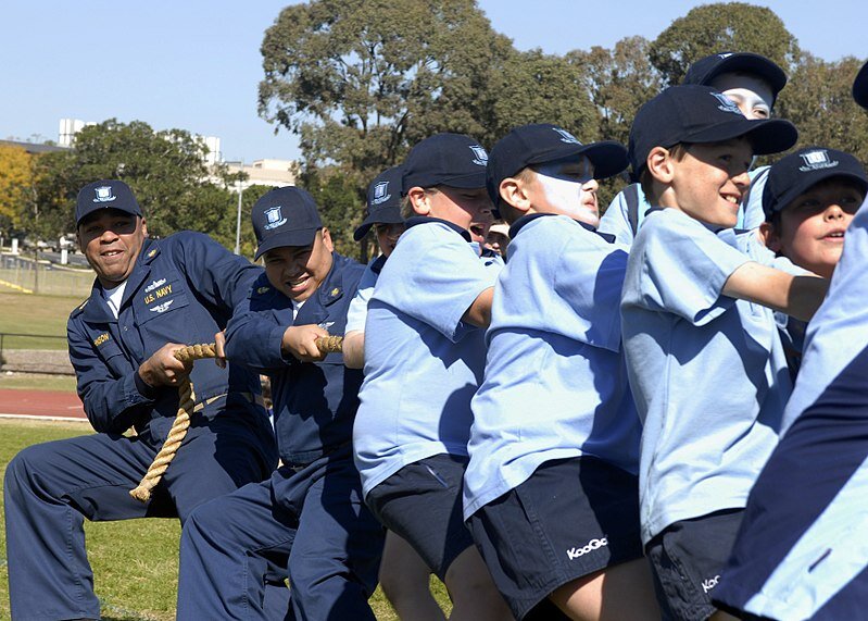 Перетягивание каната часто используется чтобы наглядно показать эффект Рингельмана.