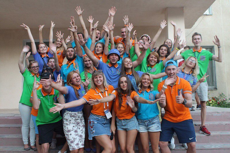 Красивые фоточки для авв группу вожатых. Вожатая в детском лагере. Вожатые мосгортур. Группа вожатых. Летний детский оздоровительный лагерь.