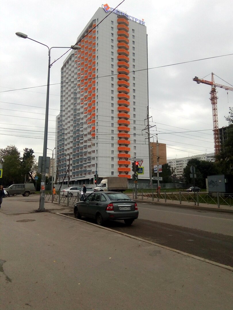 В этом доме находится наша квартира студия