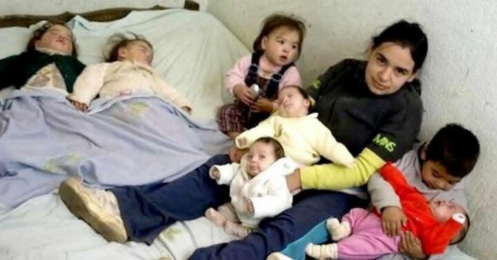 Источник фото: https://fromlife.net/v-17-let-eta-devushka-uzhe-mama-semeryih-detey-i-ee-istoriya-nastolko-strannaya-chto-ona-pokazhetsya-vam-fantastikoy