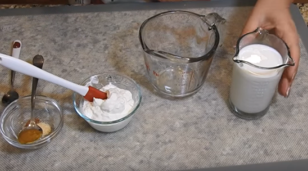 Сметану  и молоко  жирности любой.