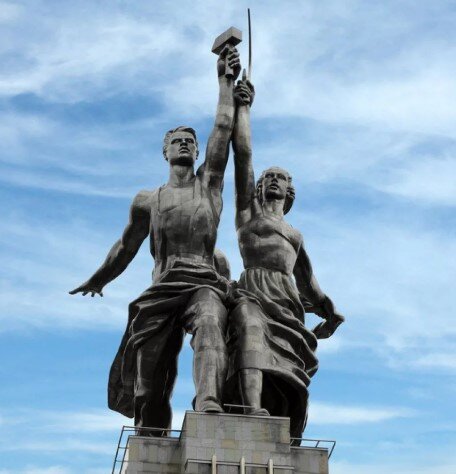 Рабочий и колхозница. Источник: Яндекс Картинки