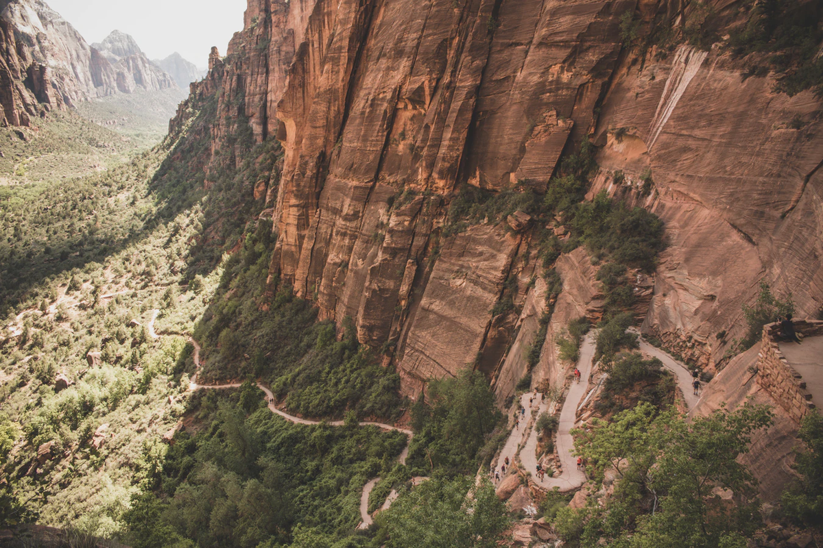 https://unsplash.com/photos/5nKYzULQY_M