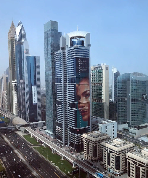 https://cdn.pixabay.com/photo/2018/09/08/06/27/sheikh-zayed-road-3661996_960_720.jpg