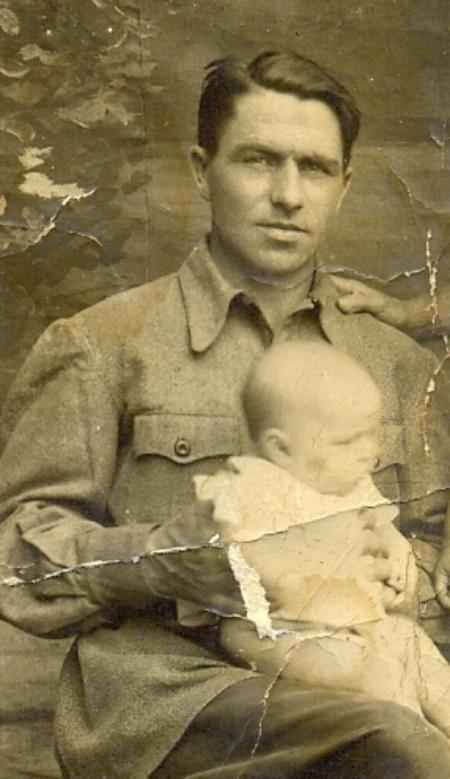 
В минувшую субботу 23 ноября в Усть-Лабинске простились с красноармейцем Николаем Жмаевым. Его останки были обнаружены на территории Донецкой народной республики местным поисковым отрядом «Донбасс». 