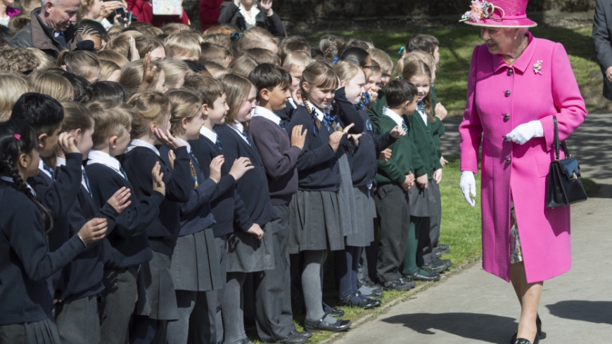 Визит Королевы в элитную частную школу в Англии. Школ, которые посещает Ее Величество во всей Англии 5 штук. Фото из свободного доступа в сети интернет