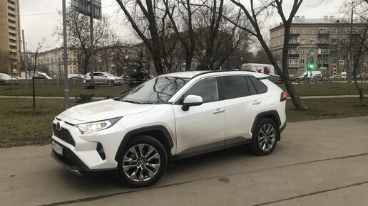 Знакомимся с новой Toyota RAV4