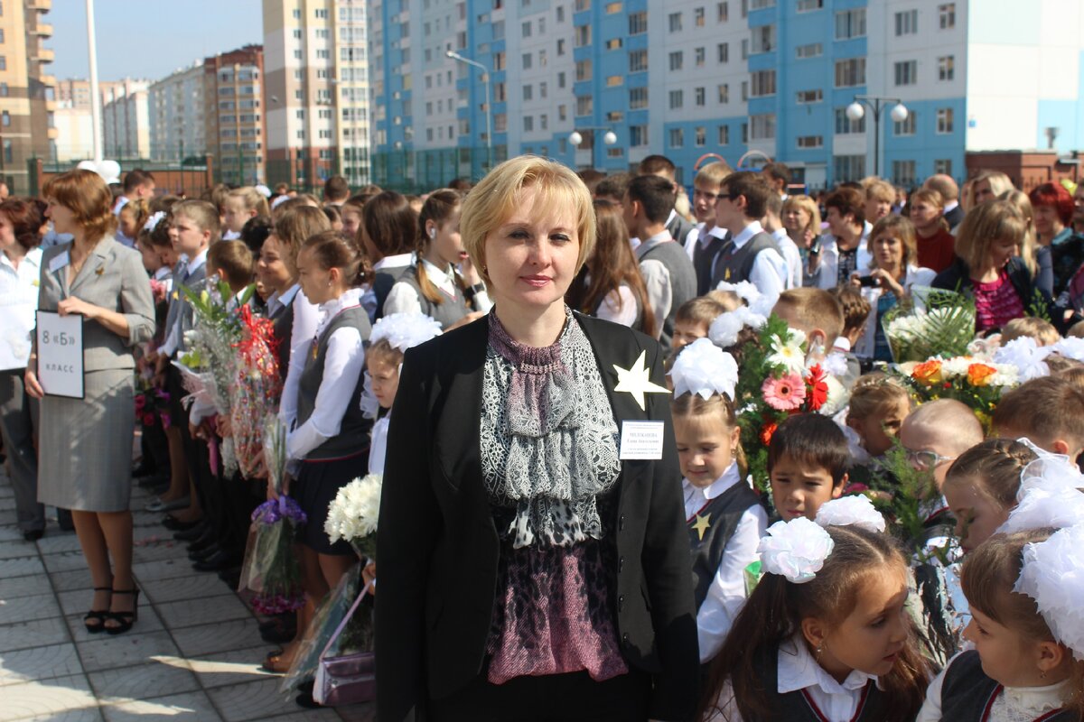 На фото: 1 сентября в одной из школ города.